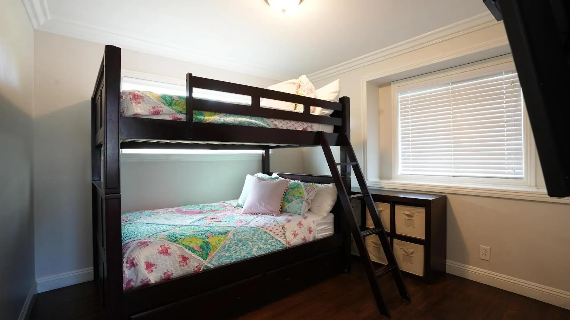 Destination #05 Villa Anaheim 0*,