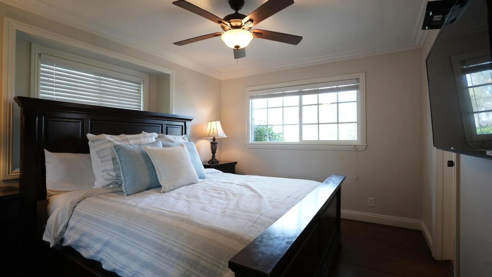 Destination #05 Villa Anaheim 0*,